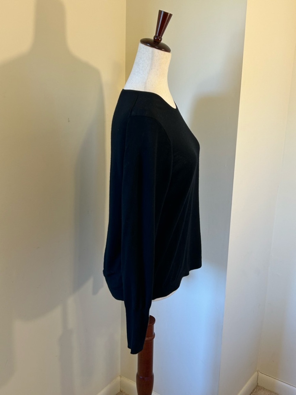 Like NEW JCREW Black Merino SZ M Long Sleeve Scoop Neck Sweater Classic Quality! - Picture 3 of 7